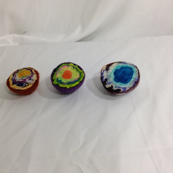 Hand felted pin cushion - Picture 2 of 3